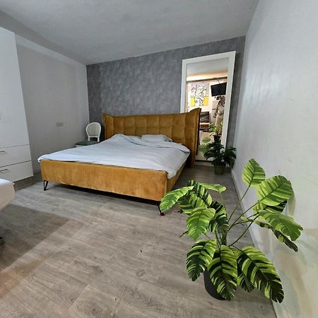Villa Emile Zola Rishon LeZion Exterior foto